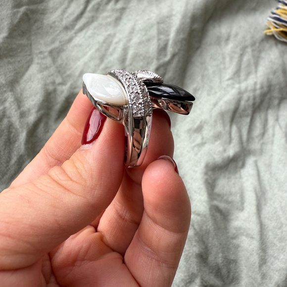 NWT 90s Camille Lucie Onyx & Mother of Pearl Sterling Silver Ring Sz 7 - Picture 5 of 5